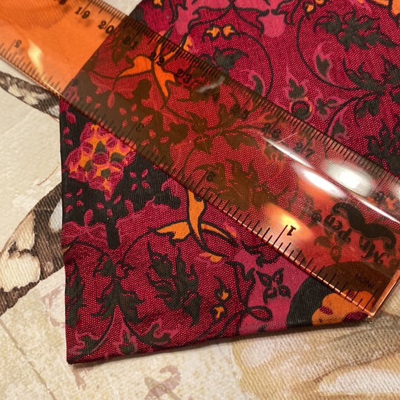 Vintage Red patterned 100% Silk Made in Thailand Wide tie 4” x 54” - Picture 6 of 7